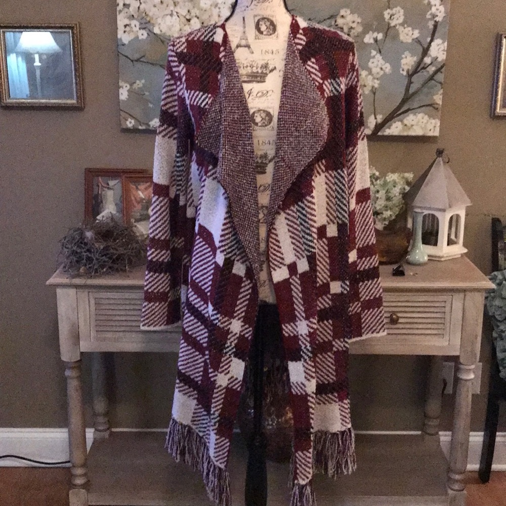 Beautiful Classic Houndstooth Wrap